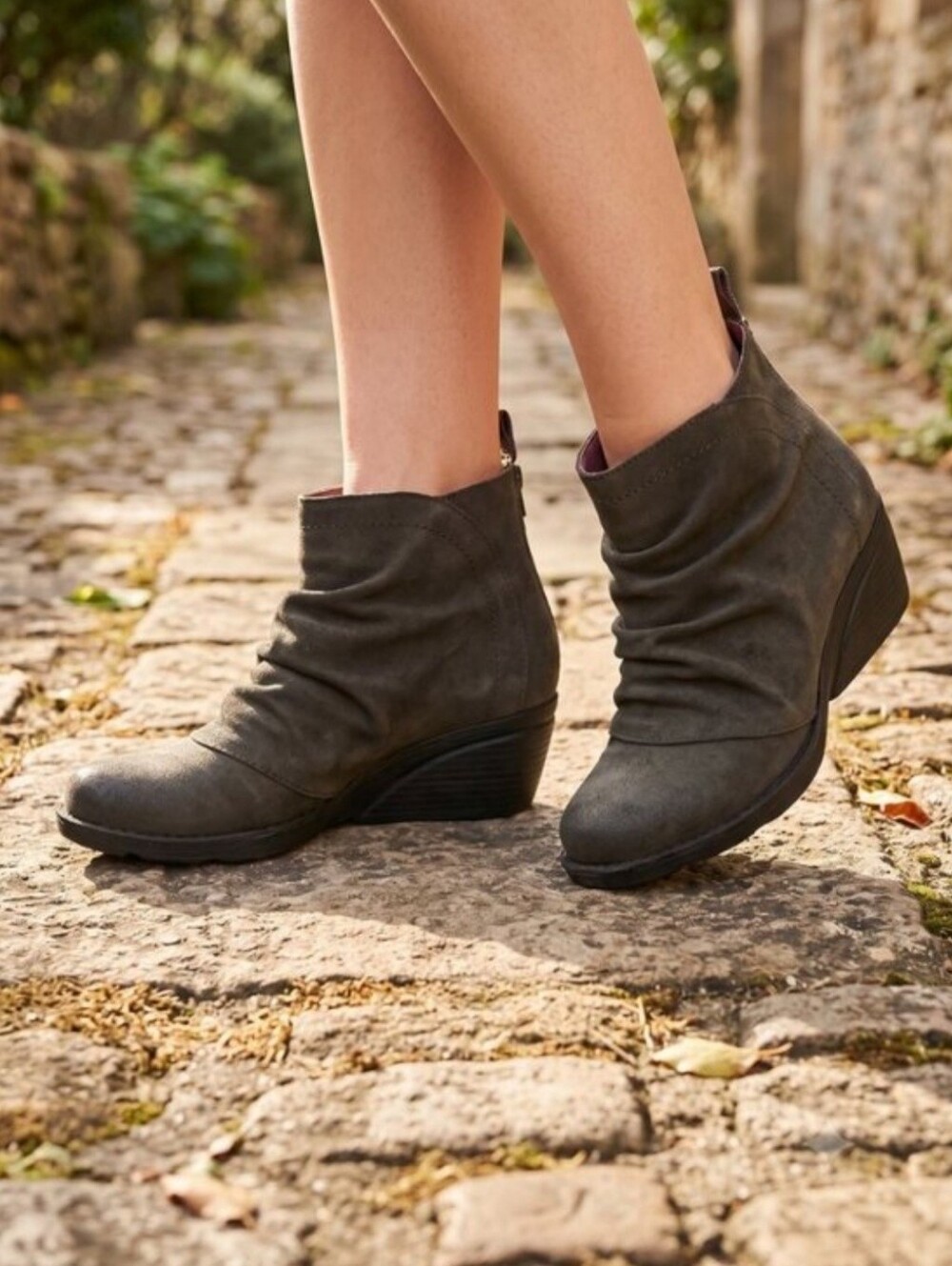 Dansko Arisa Dark Gray Shimmer Suede Ruched Ankle Boots Booties Women's 39 8.5-9